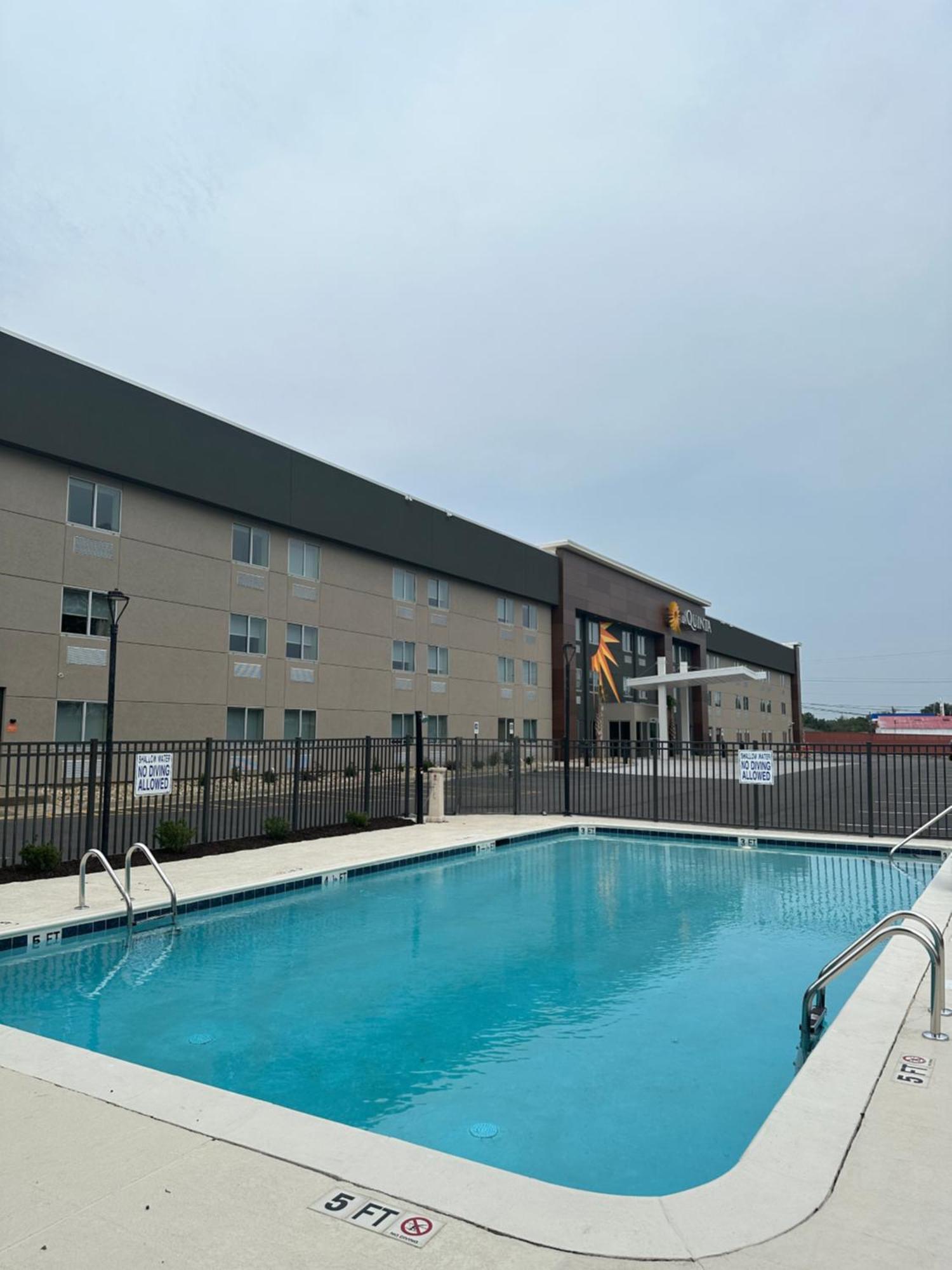 La Quinta Inn By Wyndham Columbia Ne Fort Jackson エクステリア 写真